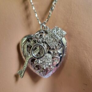 DKD Silver Tone Filigree Heart Key Rhinestone Charm Necklace 18in Cottagecore